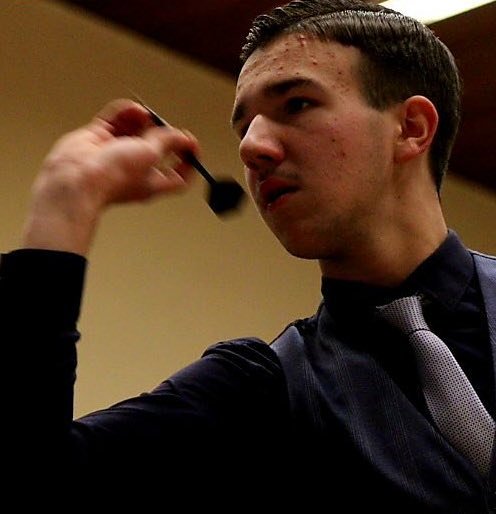 Louis wirf Darts Pfeil